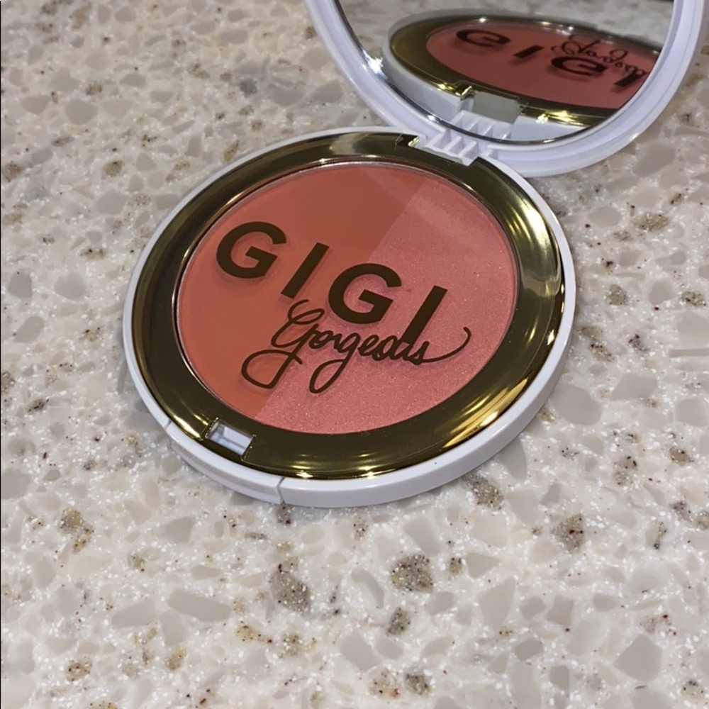 GIGI GORGEOUS blush duo in authentic + pride
